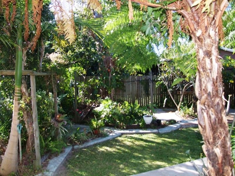 25 Victoria Street, Point Vernon QLD 4655