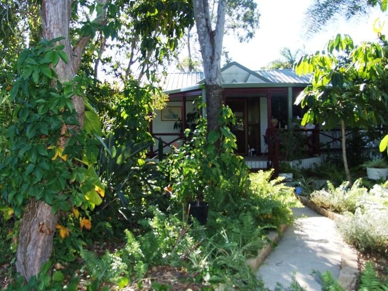 25 Victoria Street, Point Vernon QLD 4655