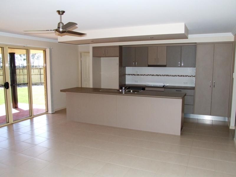 3 Isis Court, Eli Waters QLD 4655