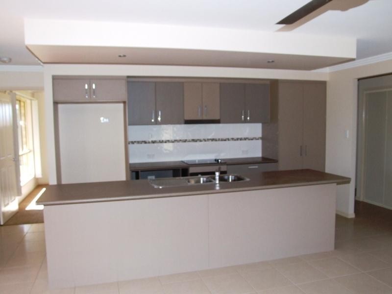 3 Isis Court, Eli Waters QLD 4655