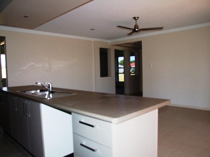 3 Isis Court, Eli Waters QLD 4655