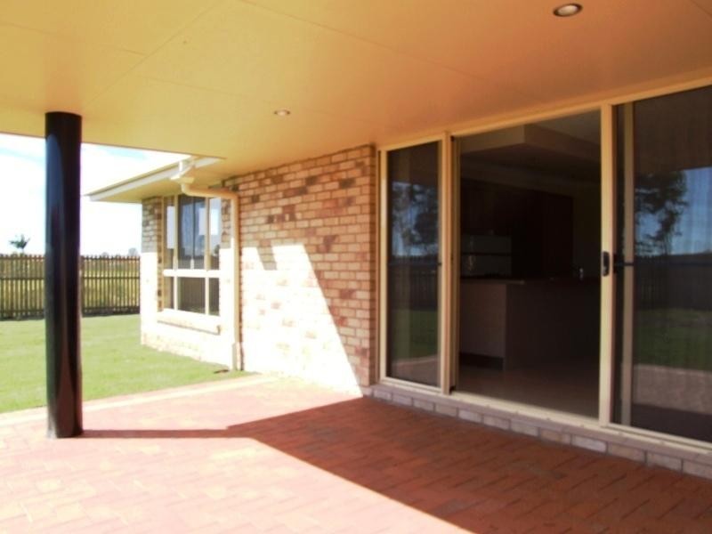 3 Isis Court, Eli Waters QLD 4655