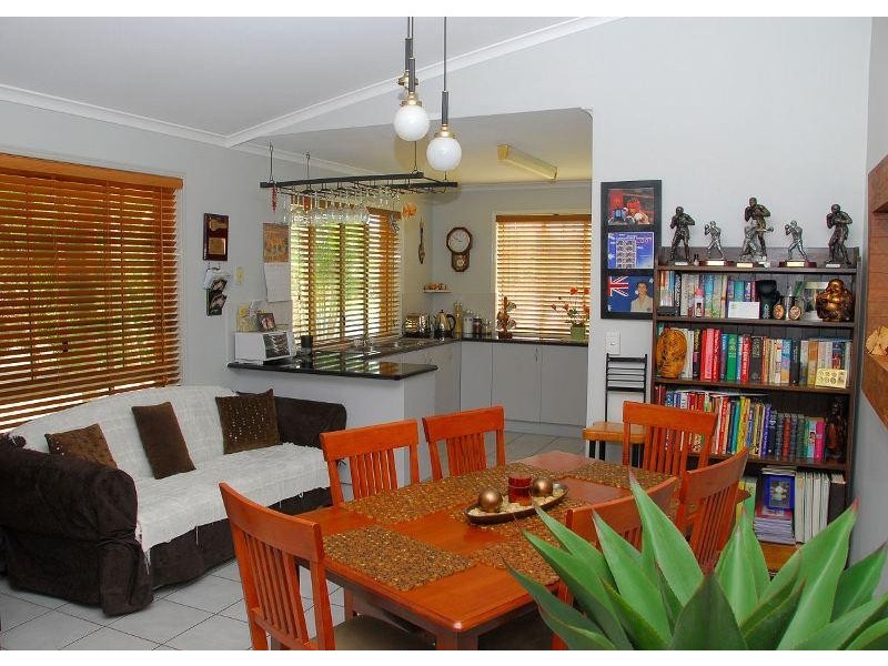27 Miller Street, Urangan QLD 4655