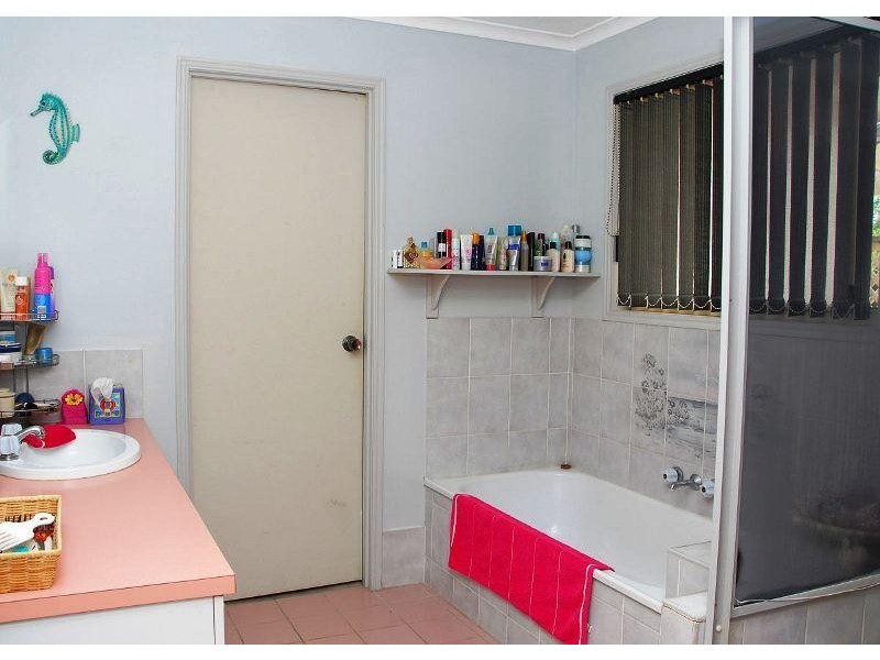 27 Miller Street, Urangan QLD 4655