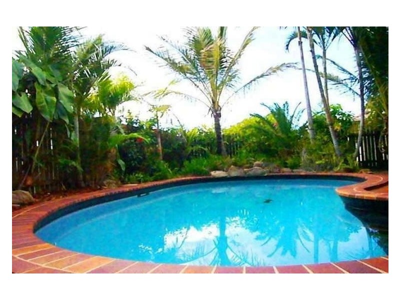 18 Royal Drive, Kawungan QLD 4655