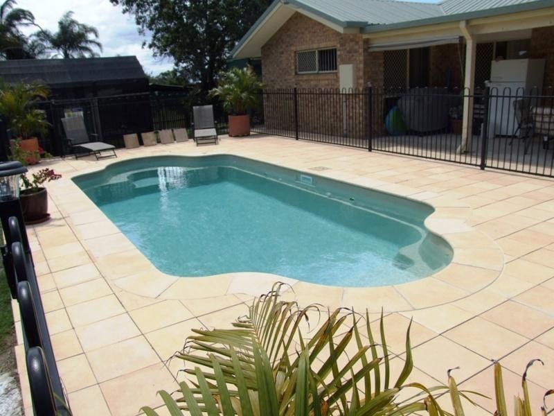 15 – 17 Doss Court, Urraween QLD 4655