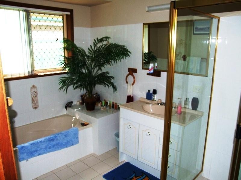 15 – 17 Doss Court, Urraween QLD 4655