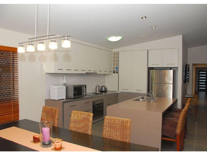 10 Earl St Vincent Circuit. Mariner’s Cove, Eli Waters QLD 4655