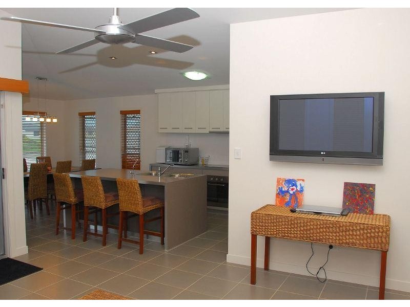 10 Earl St Vincent Circuit. Mariner’s Cove, Eli Waters QLD 4655