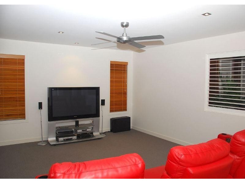 10 Earl St Vincent Circuit. Mariner’s Cove, Eli Waters QLD 4655