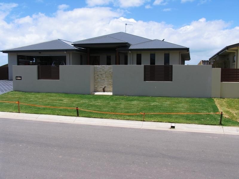 1 Yongala Avenue, Mariner’s Cove, Eli Waters QLD 4655