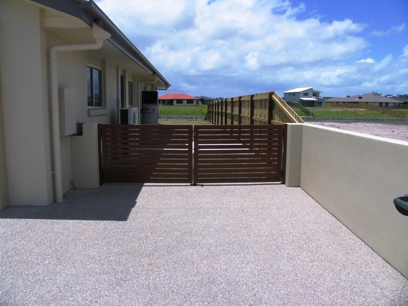 1 Yongala Avenue, Mariner’s Cove, Eli Waters QLD 4655