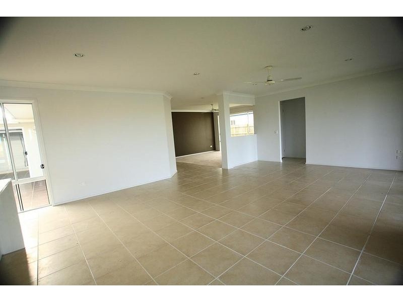 L272 Earl St Vincent Circuit, Mariner’s Cove, Eli Waters QLD 4655