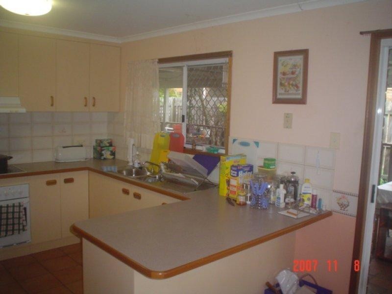 2 Howlett Street, Urangan QLD 4655