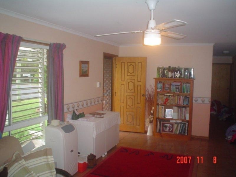 2 Howlett Street, Urangan QLD 4655