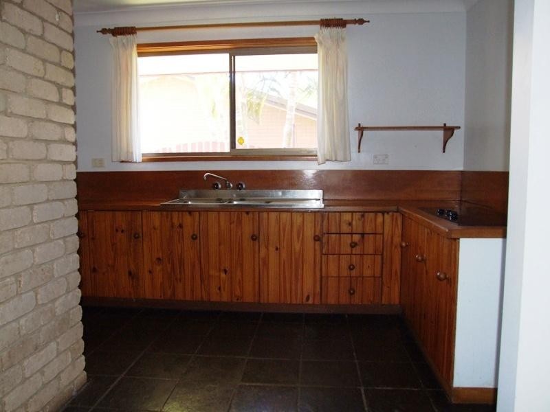 82 Lauren Street, Urangan QLD 4655