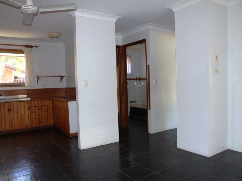 82 Lauren Street, Urangan QLD 4655