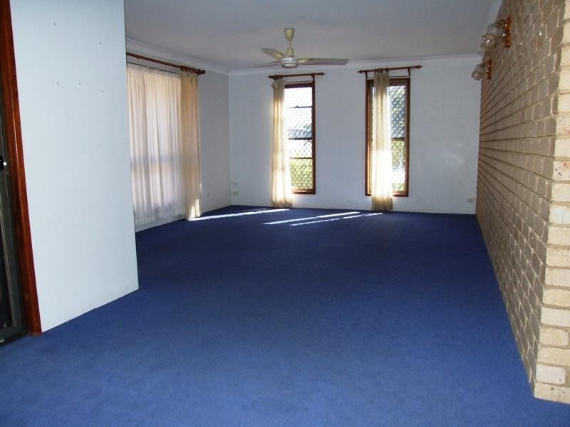 82 Lauren Street, Urangan QLD 4655