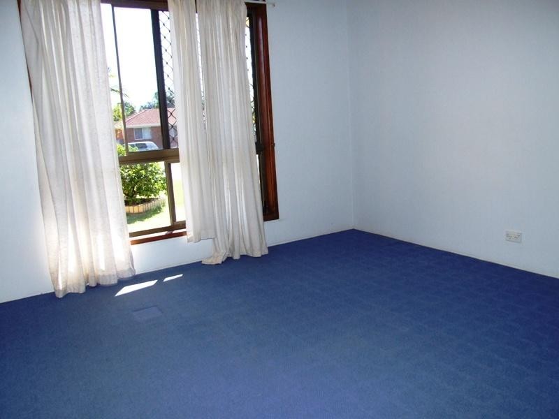 82 Lauren Street, Urangan QLD 4655