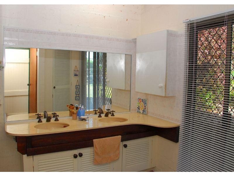 5 Lincolnfield Street, Torquay QLD 4655