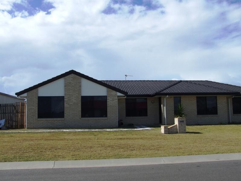 1 Manfred Way, Point Vernon QLD 4655