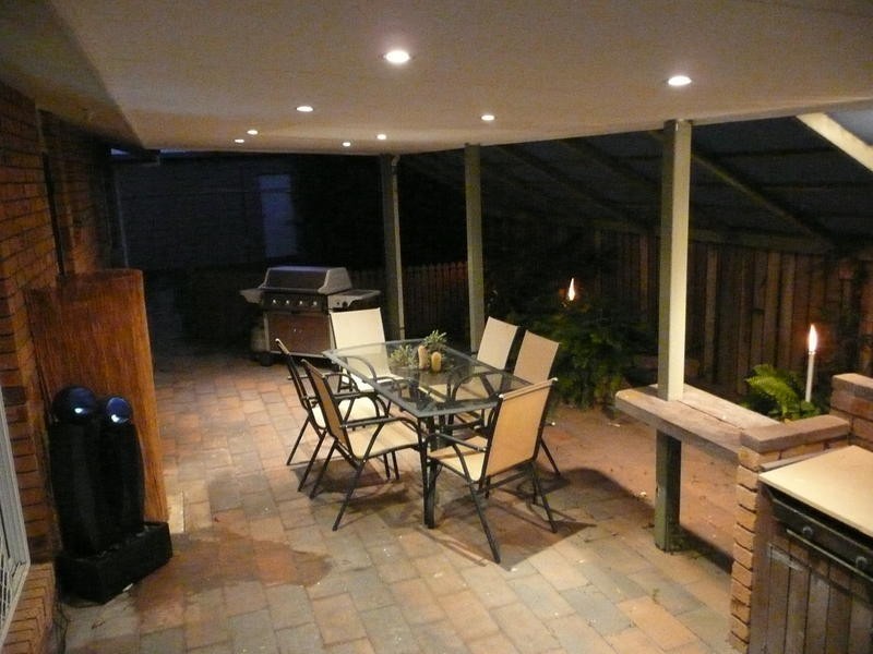 11 Owen Crescent, Urangan QLD 4655