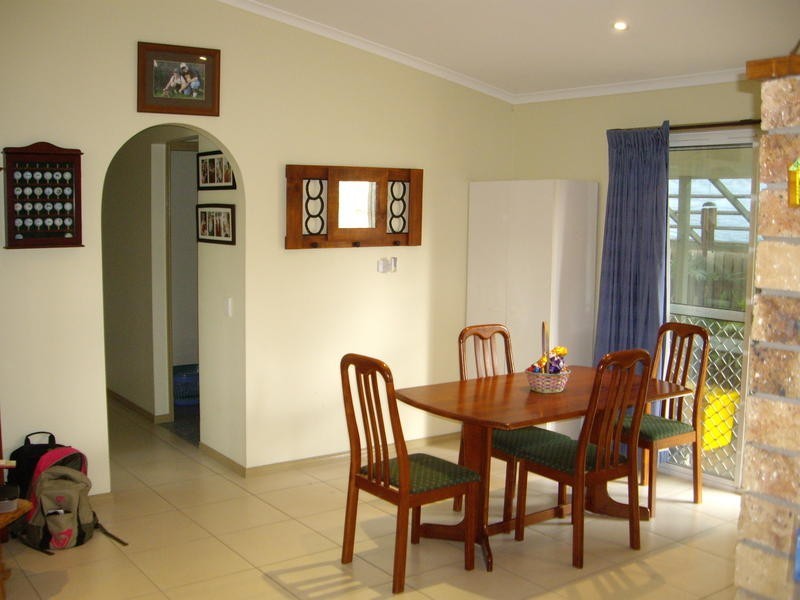11 Owen Crescent, Urangan QLD 4655