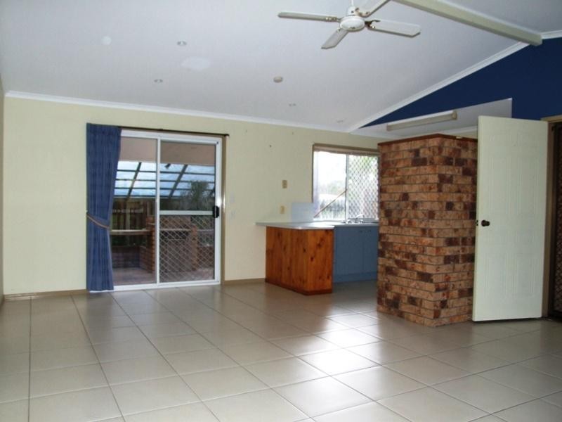 11 Owen Crescent, Urangan QLD 4655