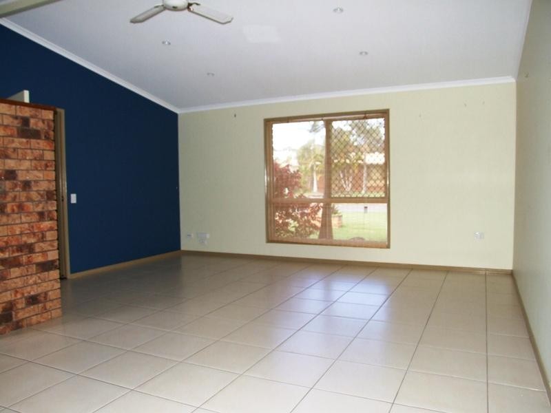 11 Owen Crescent, Urangan QLD 4655