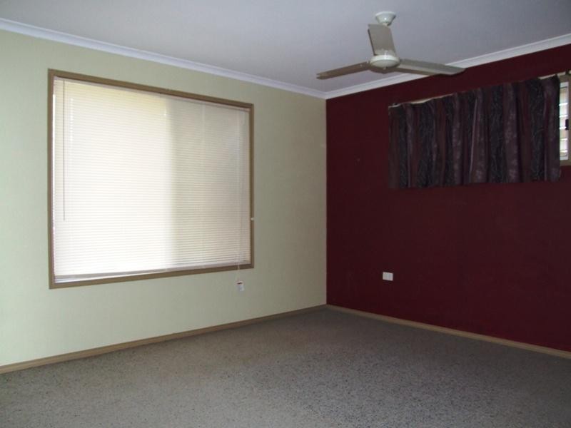 11 Owen Crescent, Urangan QLD 4655