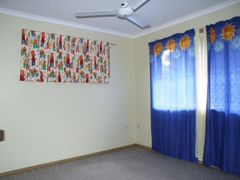 11 Owen Crescent, Urangan QLD 4655