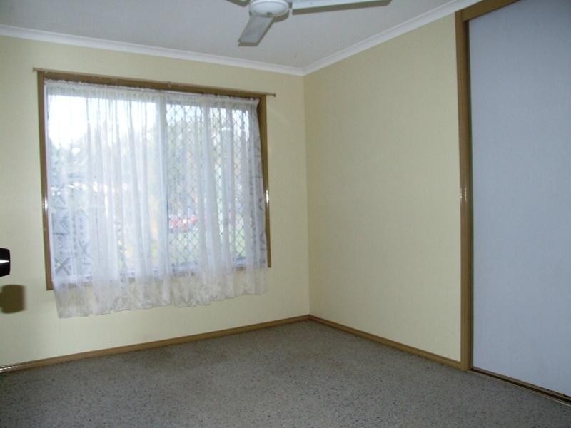 11 Owen Crescent, Urangan QLD 4655