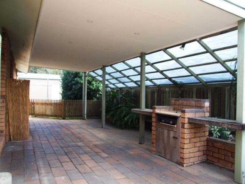 11 Owen Crescent, Urangan QLD 4655