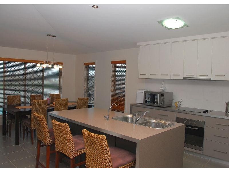 10 Earl St Vincent Circuit. Mariner’s Cove, Eli Waters QLD 4655