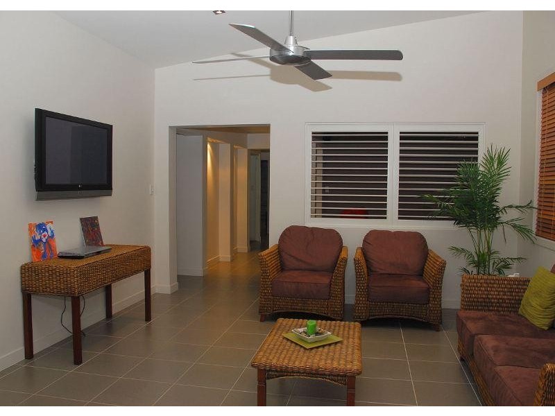 10 Earl St Vincent Circuit. Mariner’s Cove, Eli Waters QLD 4655