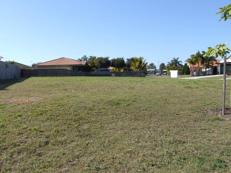 1 Yacht Close, Point Vernon QLD 4655