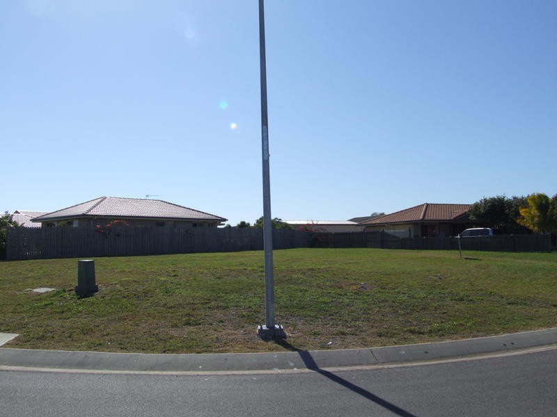 1 Yacht Close, Point Vernon QLD 4655