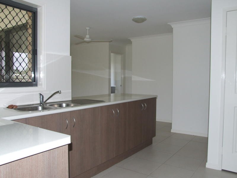 79 North Street, Point Vernon QLD 4655