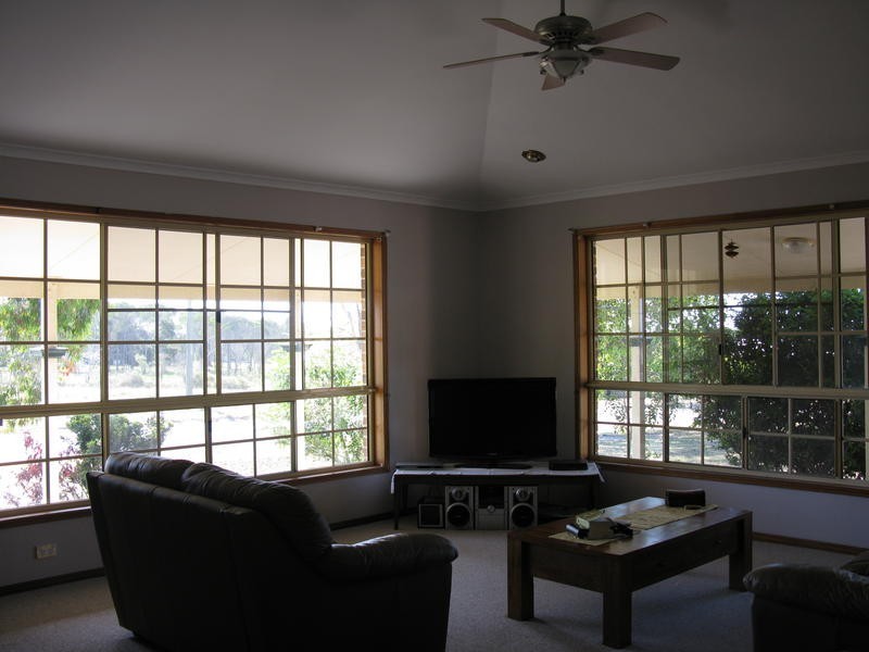 2 Hanover Drive, Urraween QLD 4655