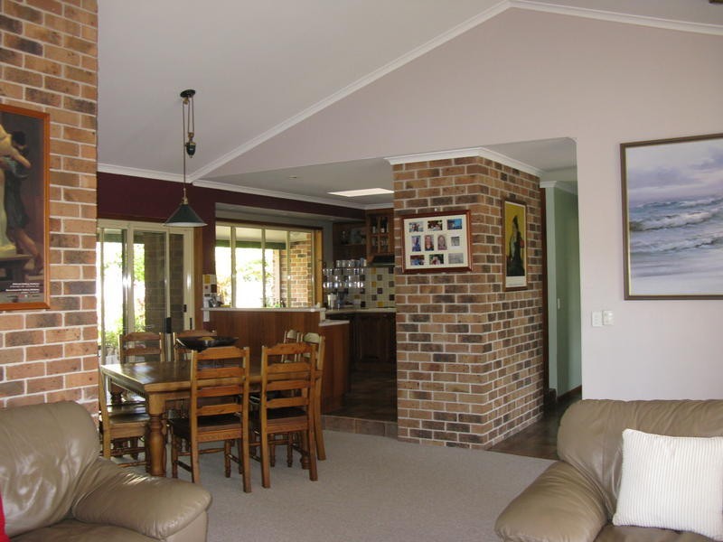 2 Hanover Drive, Urraween QLD 4655