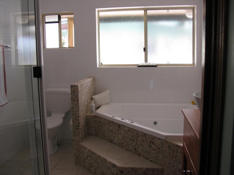 2 Hanover Drive, Urraween QLD 4655