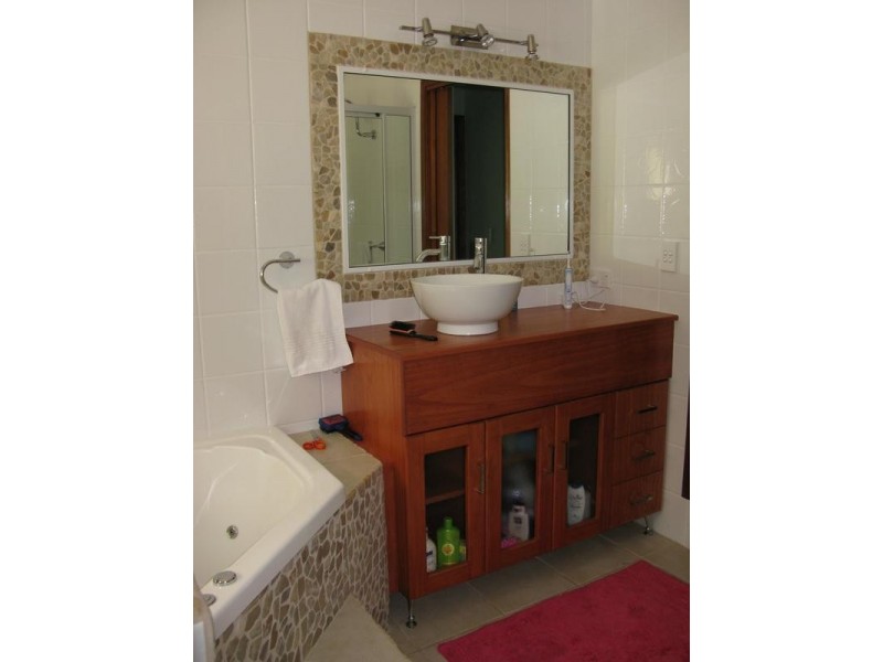 2 Hanover Drive, Urraween QLD 4655