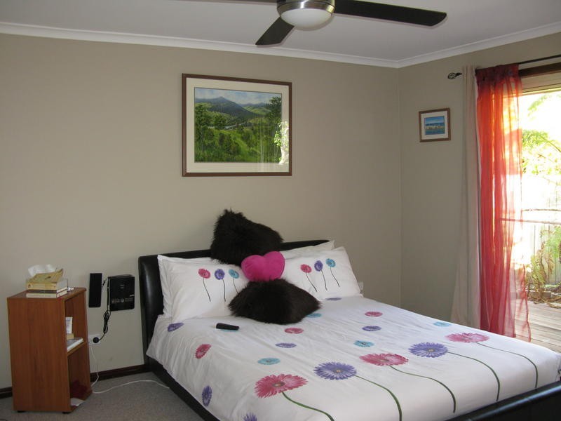 2 Hanover Drive, Urraween QLD 4655