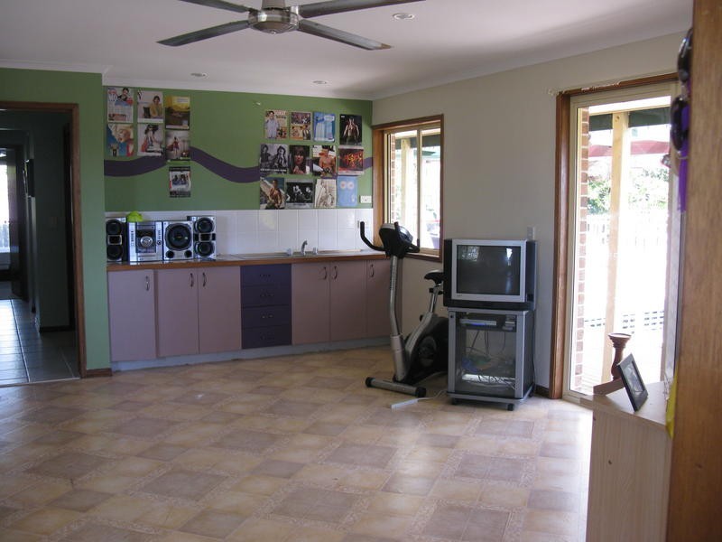 2 Hanover Drive, Urraween QLD 4655