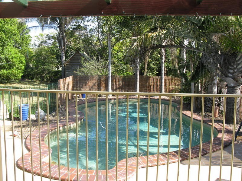 2 Hanover Drive, Urraween QLD 4655