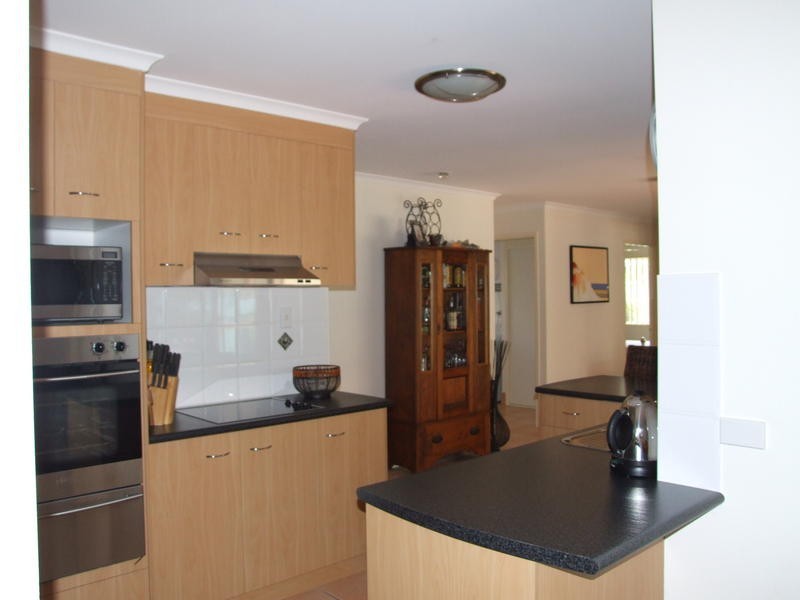 11 Aqualine Drive, Point Vernon QLD 4655