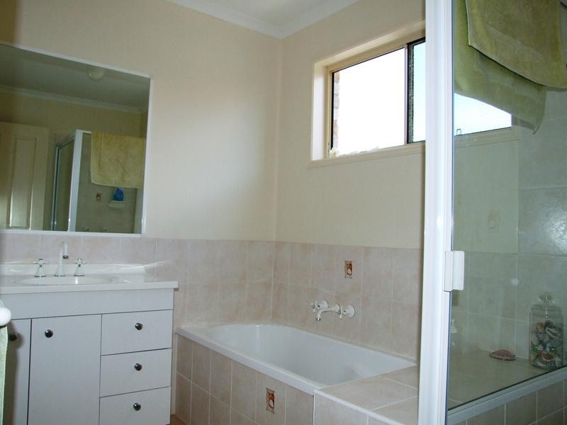 12 Glengarry Court, Kawungan QLD 4655