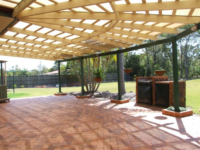 58 Hughes Road, Urangan QLD 4655