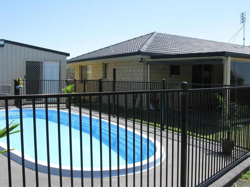 15 Topaz Circuit, Urangan QLD 4655