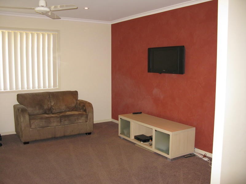 15 Topaz Circuit, Urangan QLD 4655